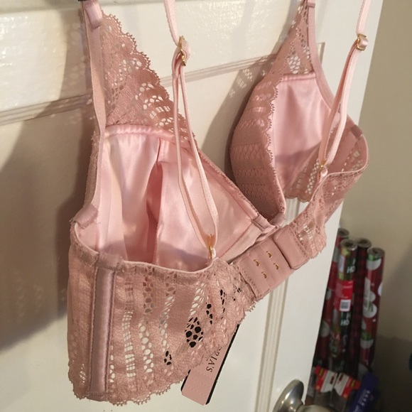 NWT 💖 Victoria’s Secret “Lined Plunge” Bra - Picture 6 of 6